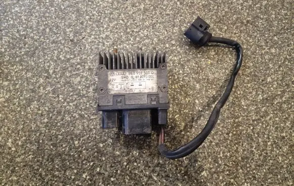 Audi A4 S4 B7 8E 8H Coolant fan relay 8E0959501Q