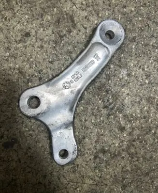 BMW 5 E60 E61 Sway bar bush bracket, front 6758528