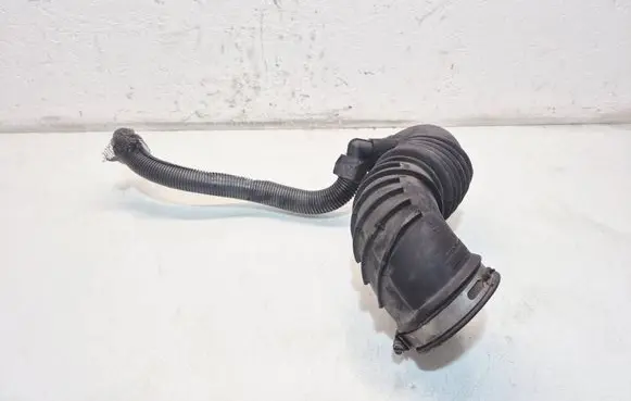 Dodge Nitro Turbo air intake inlet pipe/hose 04880269AA