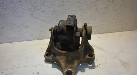 Mazda CX-7 Engine mount bracket