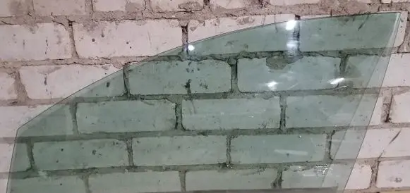 Volvo S40 Front door window glass four-door