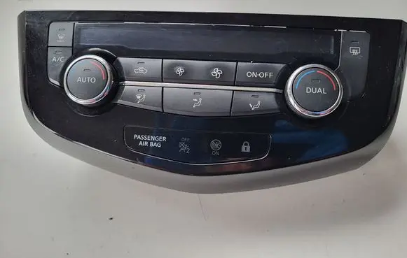 Nissan Qashqai Climate control unit