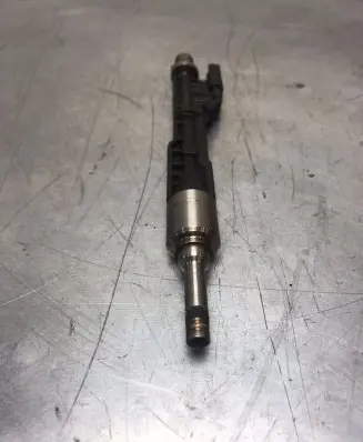 BMW 5 F10 F11 Fuel injector 0261500186