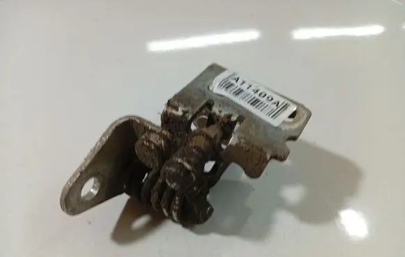 Chrysler Sebring (JS) Front door upper hinge