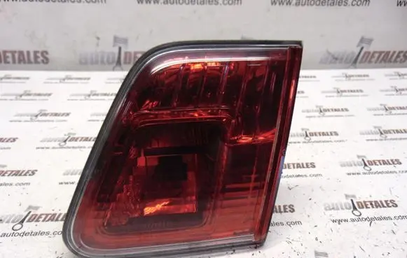 Toyota Avensis T270 Tailgate rear/tail lights