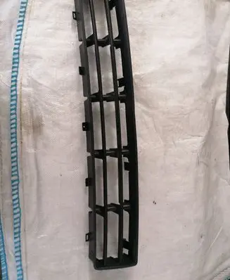 Volkswagen Golf IV Front bumper lower grill 1J0853677D