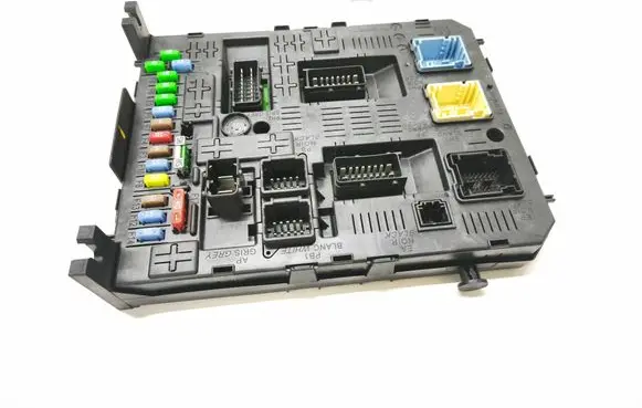 Peugeot 308 Fuse module 966405918001 281208364 281192496