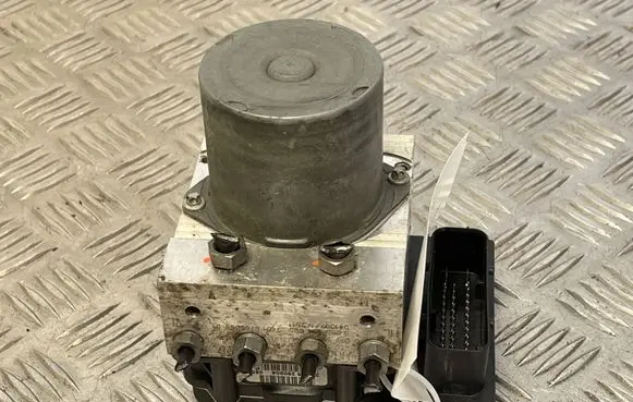 BMW X3 E83 ABS Pump 0265234035