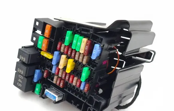 Ford Explorer Fuse module 5WA937615 190052039024 P010145359