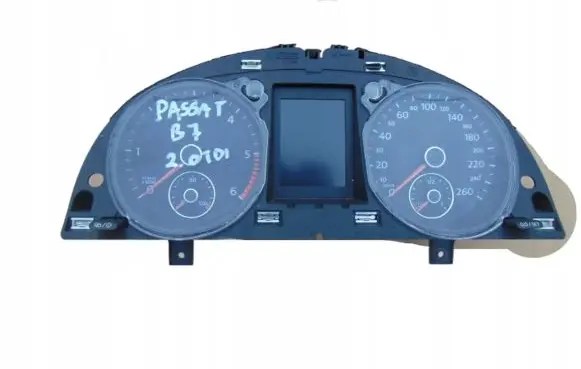 Volkswagen PASSAT B7 Speedometer (instrument cluster) 3AA920880N