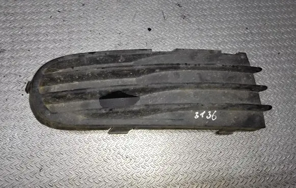 Volvo V50 Front bumper lower grill
