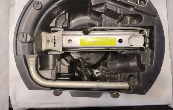 Volkswagen Polo IV 9N3 Tool box 6q0012115f
