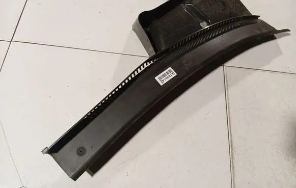 Audi A4 S4 B5 8D Wiper trim 801819404A
