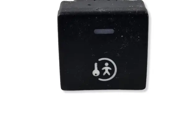 Citroen Berlingo Child safety switch 96593246XT