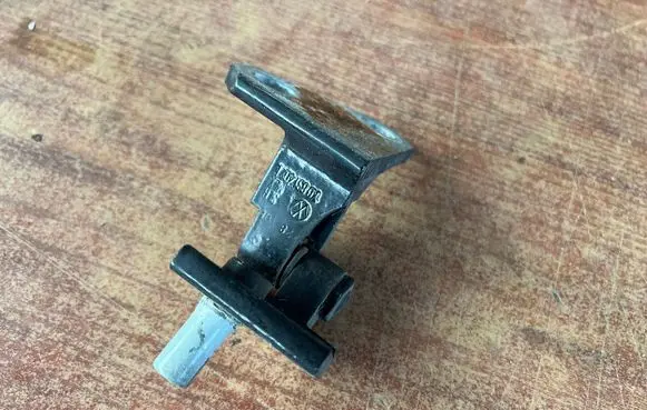 Volkswagen Golf V Front door upper hinge 1K0831402L