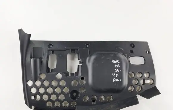 Mercedes-Benz ML W164 Dashboard lower bottom trim panel A1646808517-474 a1646808517