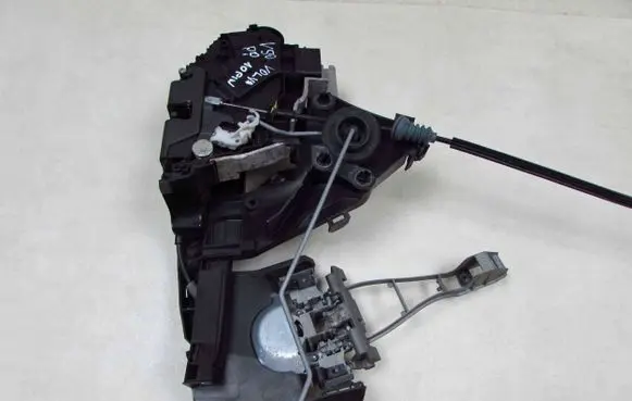 Volvo S40 Front door lock 30784047 53551