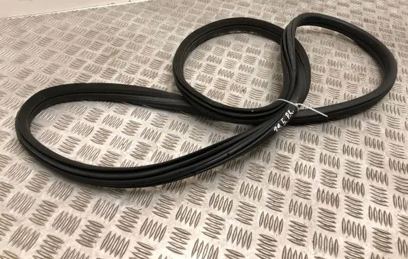 Citroen DS5 Front door rubber seal 