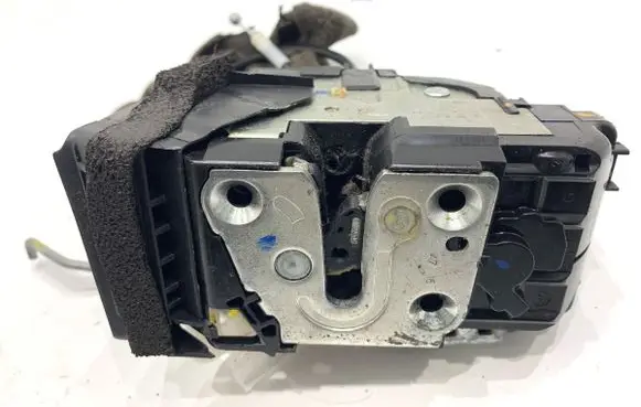 Nissan Juke I F15 Front door lock 