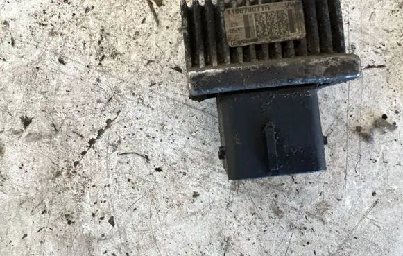 Mercedes-Benz A W176 Glow plug pre-heat relay 110678071R