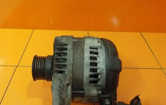 Volvo V50 Generator/alternator 1042102750 104210