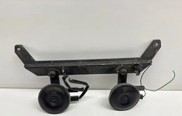 Nissan Juke I F15 Horn signal E9001163 E9703881163
