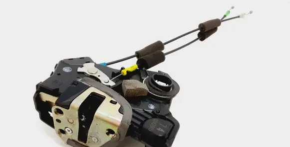 Toyota RAV 4 (XA40) Front door lock
