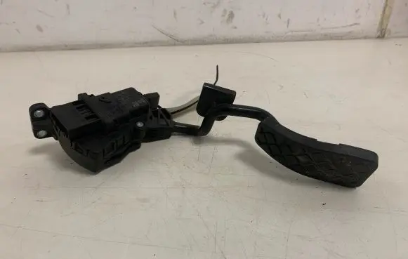 Audi A6 S6 C6 4F Accelerator throttle pedal 4F2721523 6PV00898402 4DZ00898402