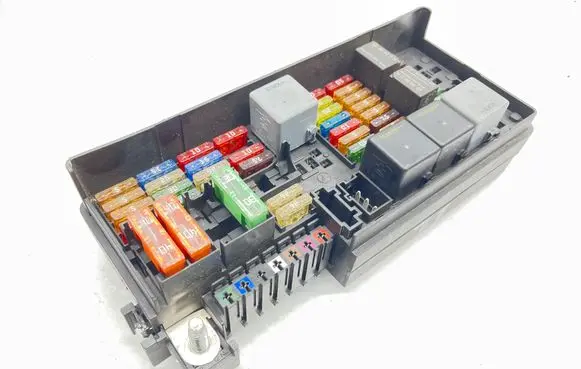 Mercedes-Benz ML W164 Fuse module A1645400272