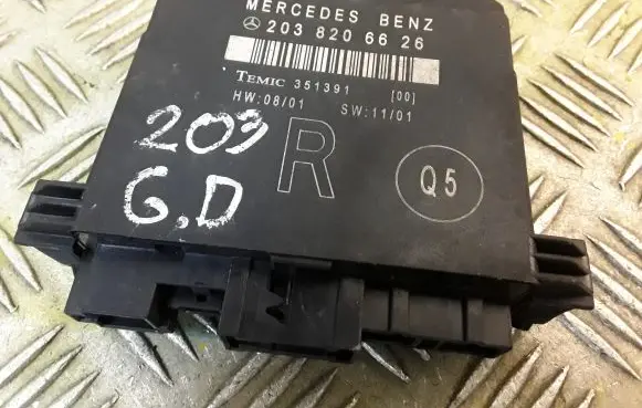 Mercedes-Benz C W203 Door control unit/module 2038206626 A2038206626