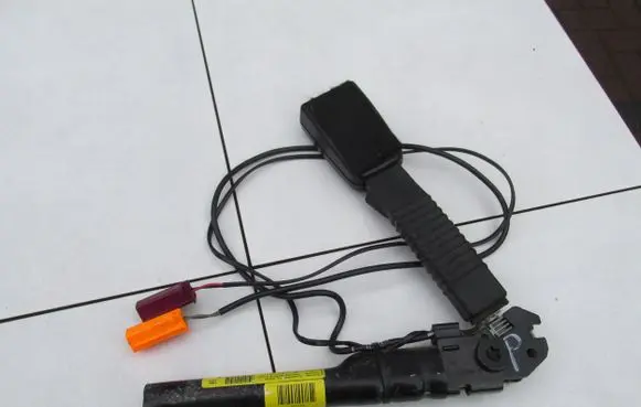 Ford Kuga I Seat belt trim 