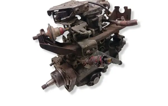 Audi 80 90 S2 B4 Fuel injection high pressure pump 028130107E