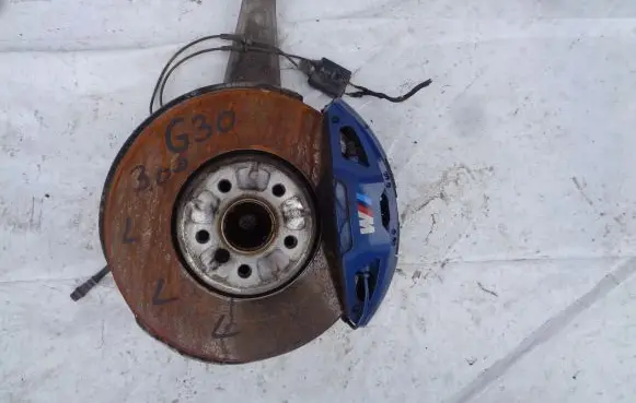 BMW 5 G30 G31 Front wheel hub spindle knuckle 34583535