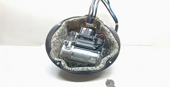 BMW X5 E53 Air suspension compressor/pump 881082099 1092349 37221092349