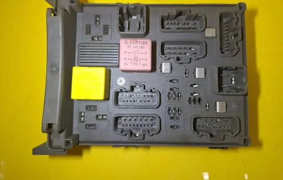 Renault Espace - Grand espace IV Fuse module 8200004201E 518836010