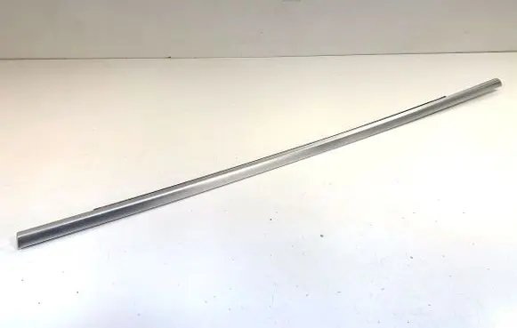 Volvo XC60 Loading door glass trim molding 32352228