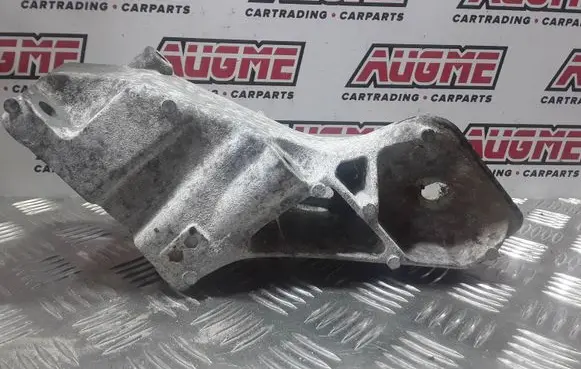 Land Rover Range Rover L322 Engine mounting bracket