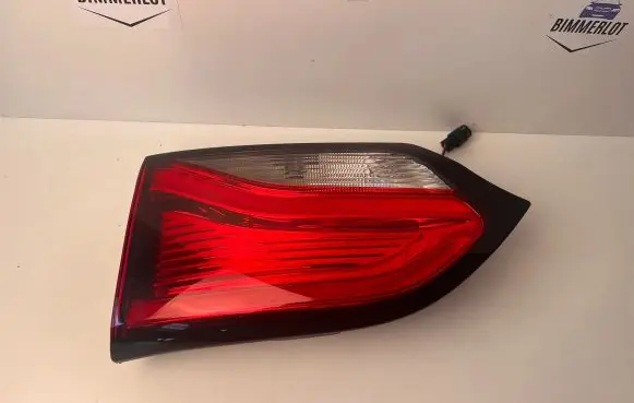 Chrysler Pacifica Tailgate rear/tail lights P68228940AE