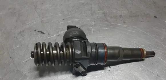 Volkswagen Golf IV Fuel injector 038130073AJ 0434720037