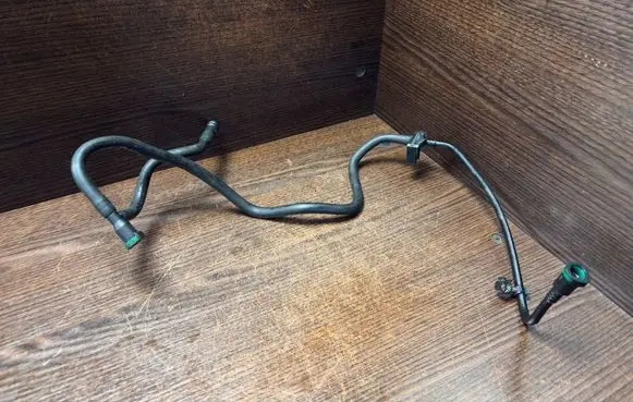 Opel Vivaro Fuel line pipe 