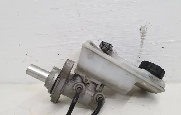 Master brake cylinder
