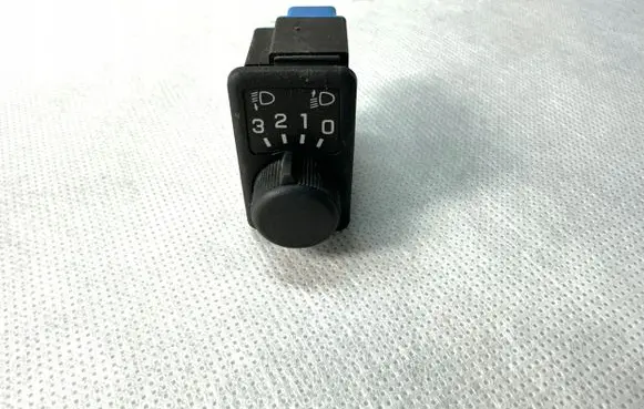 Nissan Primera Headlight level height control switch 37044A
