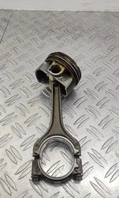 Volkswagen PASSAT B8 Piston with connecting rod 04EBD Y781