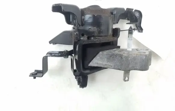 Toyota Verso Engine mount bracket 123050R020