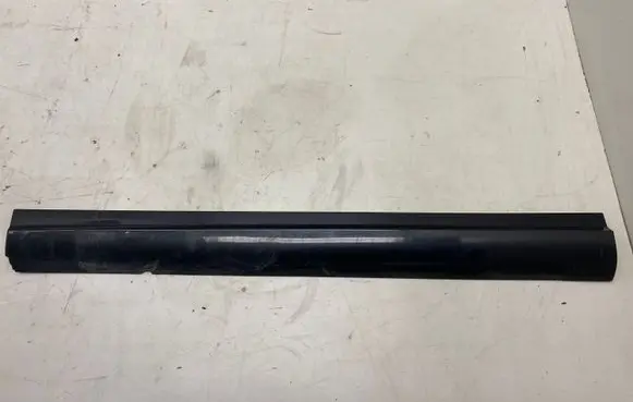 Maserati Levante Front door trim (molding) 670035236