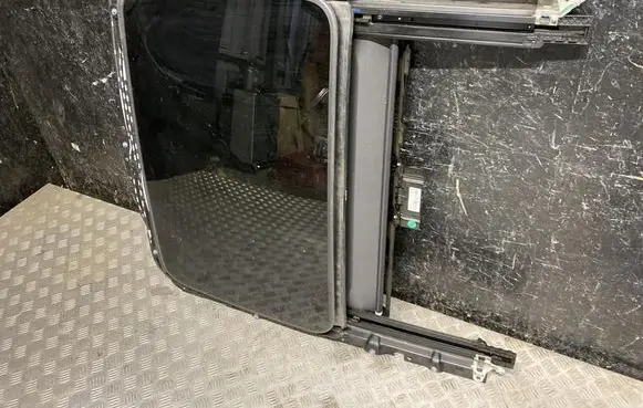 BMW 3 G20 G21 Sunroof set 8096115