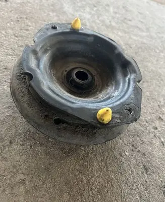 Renault Espace IV Coil spring mount 