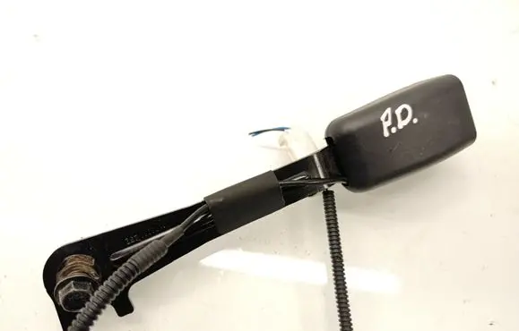 Front seatbelt buckle