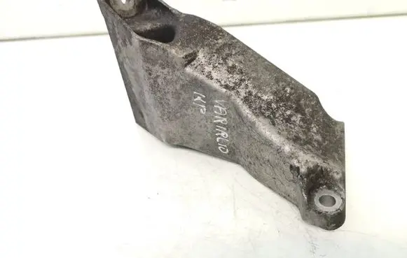 Volkswagen PASSAT B5.5 Engine mounting bracket 8D0199307P