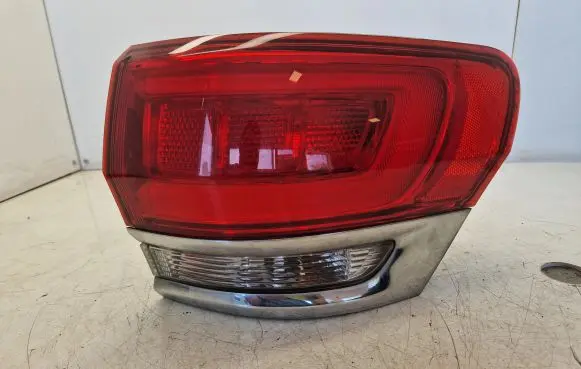 Jeep Grand Cherokee Rear/tail lights P68110000AE